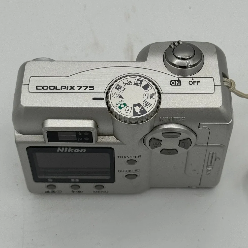 Nikon coolpix 775